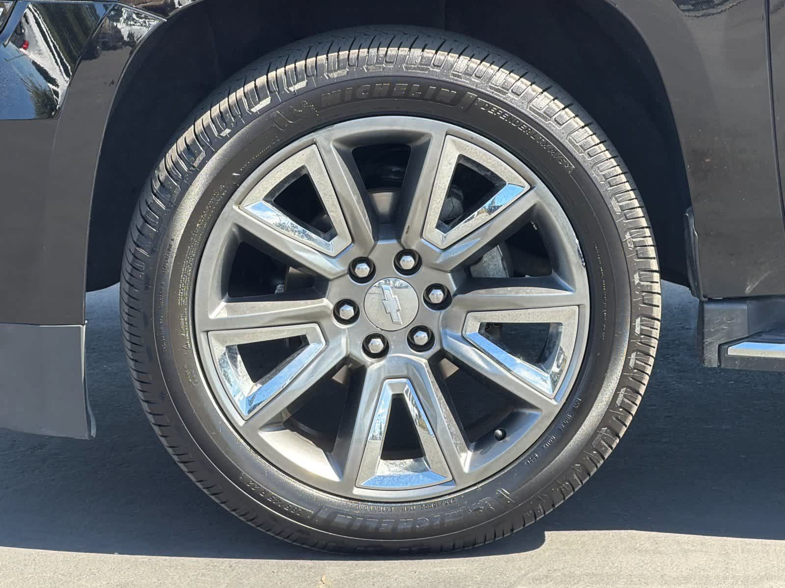 Used 2019 Chevrolet Suburban Premier AWD/4WD image 33