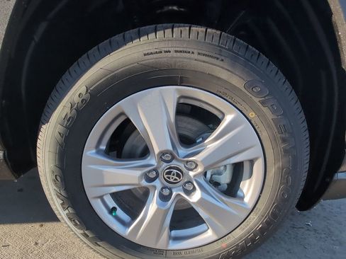 Used 2025 Toyota RAV4 XLE image 30