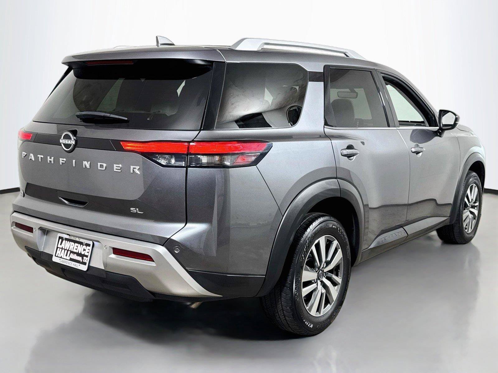 Used 2025 Nissan Pathfinder SL FWD image 4