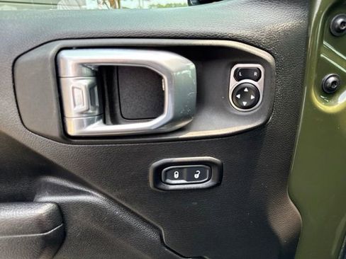 Used 2023 Jeep Gladiator Sport AWD/4WD image 6