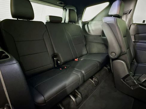 Used 2025 Chevrolet Traverse Z71 image 31