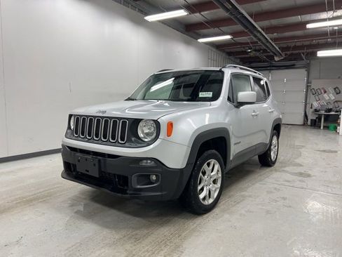 Used 2018 Jeep Renegade Latitude w/ Cold Weather Group image 1