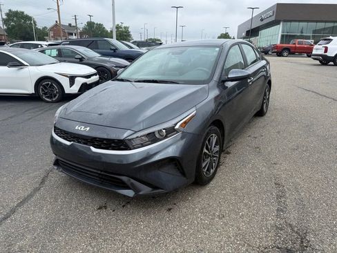 Used 2024 Kia Forte LXS FWD image 3