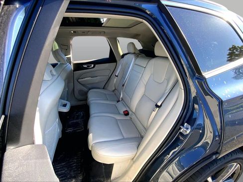 Used 2021 Volvo XC60 T5 Momentum w/ Premium Package AWD/4WD image 21