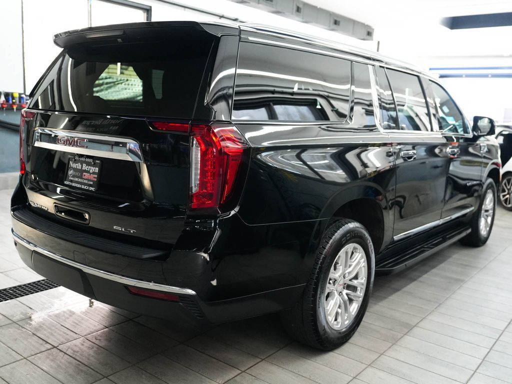 Used 2024 GMC Yukon XL SLT w/ SLT Luxury Package AWD/4WD image 8