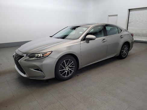 Used 2017 Lexus ES 350 w/ Navigation System Package FWD image 2