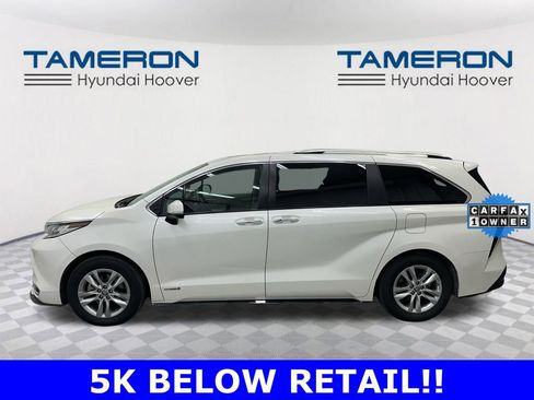 Used 2021 Toyota Sienna Limited image 2