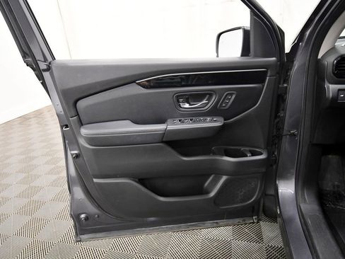 Used 2023 Honda Pilot Touring image 14