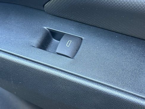 Used 2024 Chevrolet Equinox EV RS FWD image 22