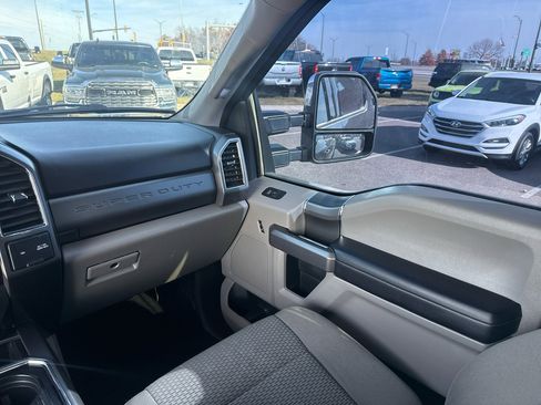 Used 2019 Ford F250 XLT w/ XLT Premium Package image 32