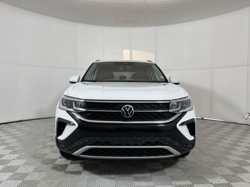 Used 2022 Volkswagen Taos SEL image 2