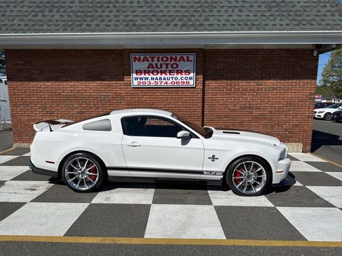Used 2010 Ford Mustang Shelby GT500 RWD image 2