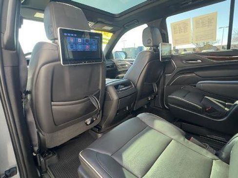 Used 2022 Cadillac Escalade Premium Luxury image 8