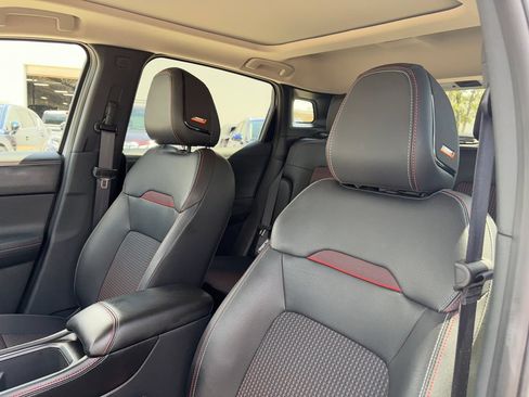 Used 2025 Nissan Kicks SR w/ SR Premium Package AWD/4WD image 10