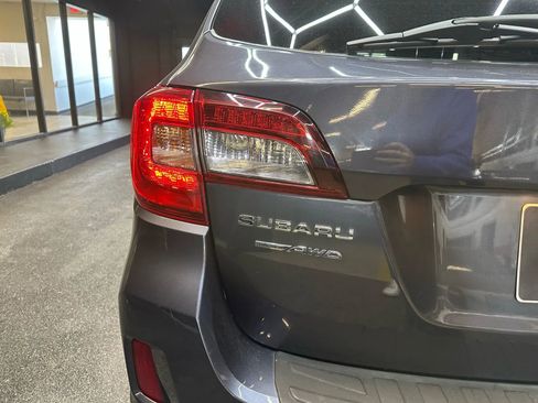 Used 2017 Subaru Outback 2.5i Premium image 7