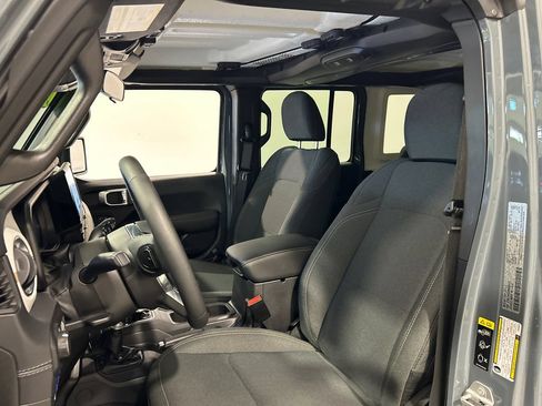 Certified 2025 Jeep Wrangler Unlimited Sahara AWD/4WD image 16