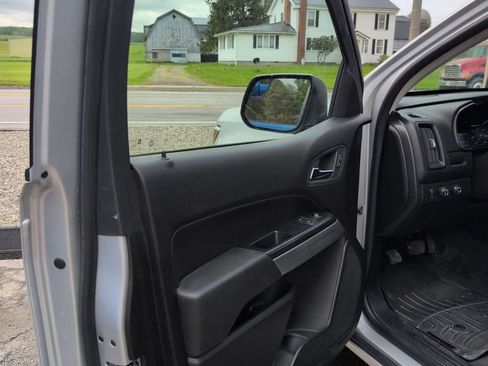 Used 2019 Chevrolet Colorado LT w/ LT Convenience Package AWD/4WD image 7