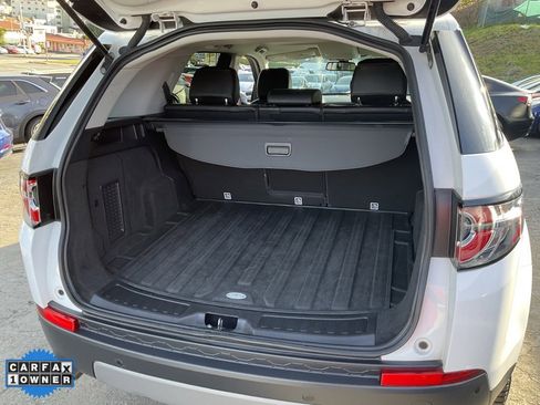 Used 2019 Land Rover Discovery Sport SE image 9