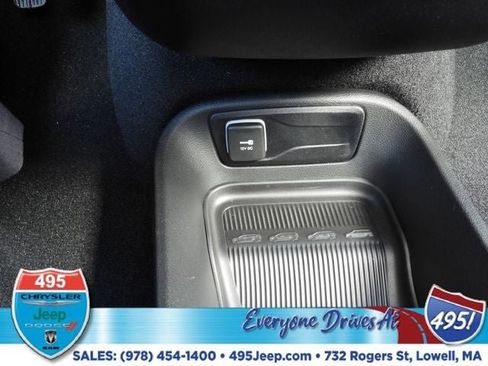 New 2026 Chrysler Pacifica Select image 43