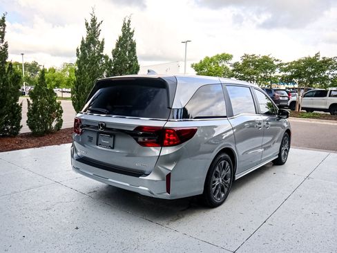 New 2026 Honda Odyssey Touring image 10