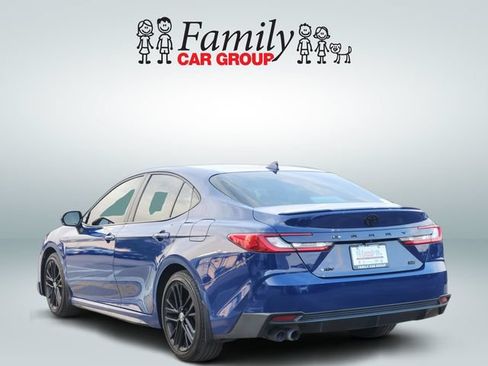 Used 2025 Toyota Camry SE w/ Convenience Package FWD image 3