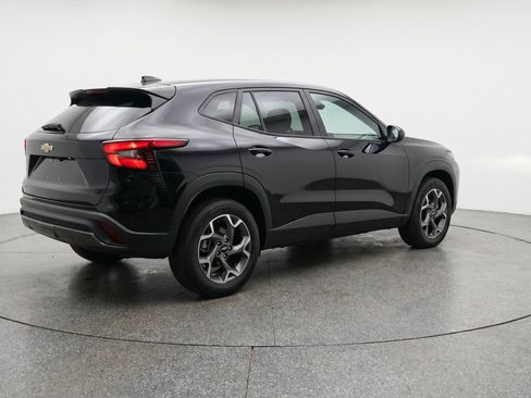 Used 2025 Chevrolet Trax LT FWD image 9