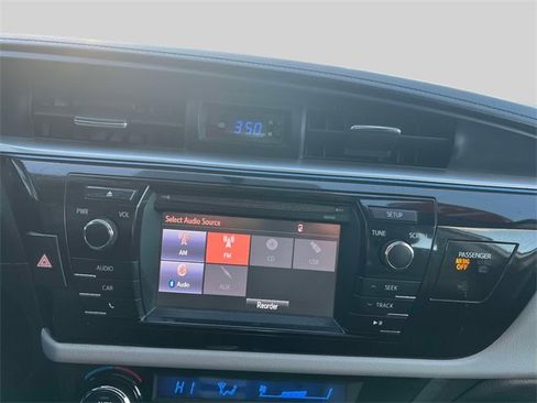 Used 2015 Toyota Corolla LE image 29