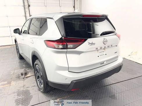 Used 2025 Nissan Rogue SV image 5