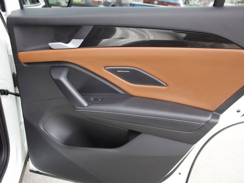 Used 2025 Volkswagen Tiguan SEL R-Line image 29