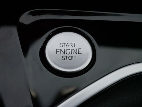 Used 2024 Volkswagen Golf R image 30