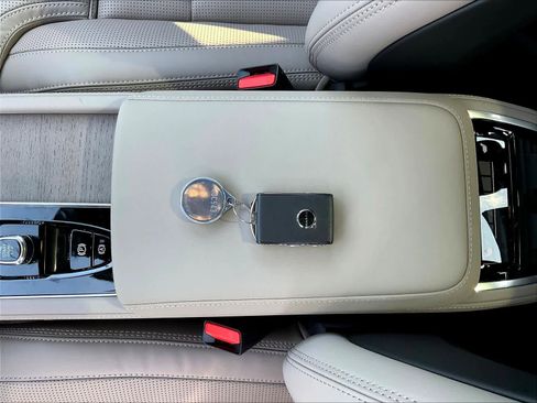 New 2026 Volvo XC90 T8 Ultra w/ Lounge Package image 35