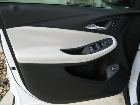 Used 2020 Buick Encore GX Select image 11