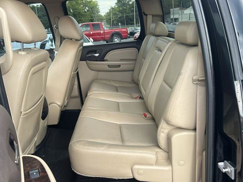 Used 2011 GMC Sierra 2500 Denali w/ Suspension Package, Off-Road AWD/4WD image 12