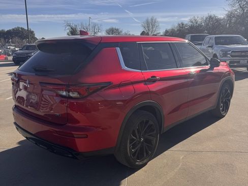 Used 2024 Mitsubishi Outlander SE Black Edition image 8