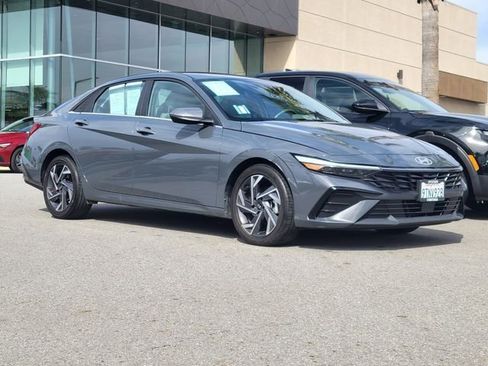 Certified 2025 Hyundai Elantra SEL image 26