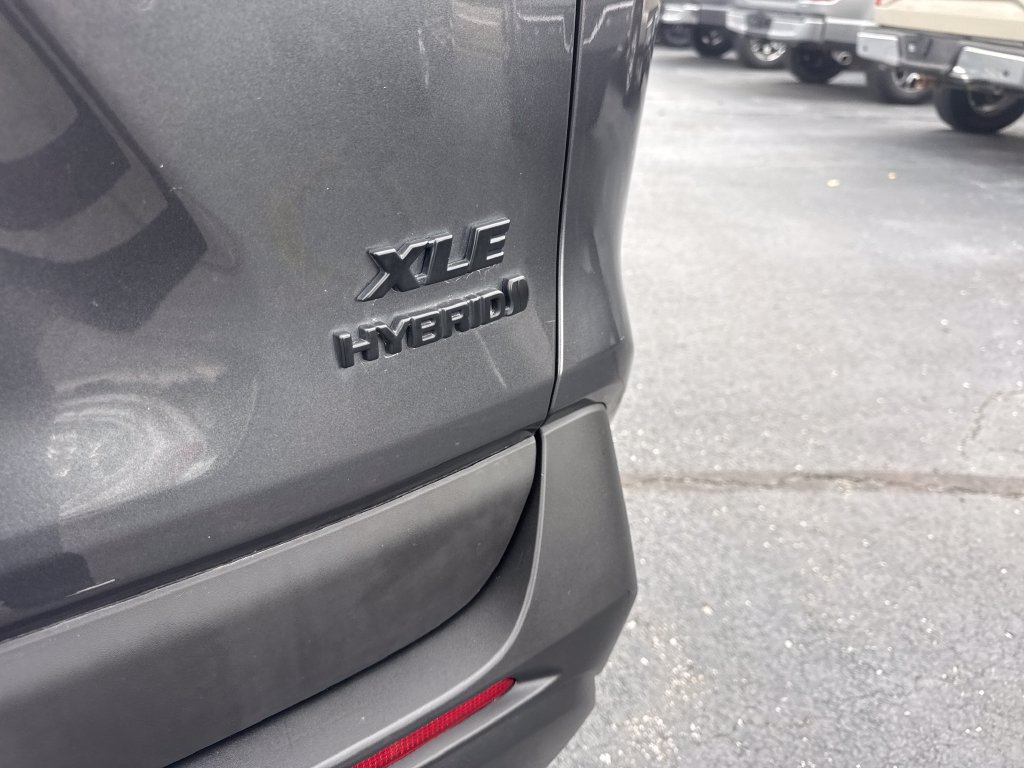Used 2020 Toyota RAV4 XLE w/ Convenience Package AWD/4WD image 12