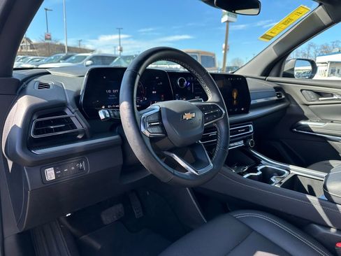 Used 2025 Chevrolet Traverse LT image 24