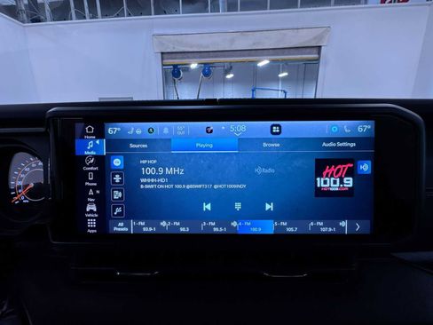 Used 2024 Jeep Wrangler Unlimited Sahara w/ Technology Group AWD/4WD image 28