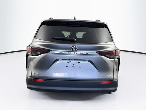 New 2026 Toyota Sienna XLE FWD image 7
