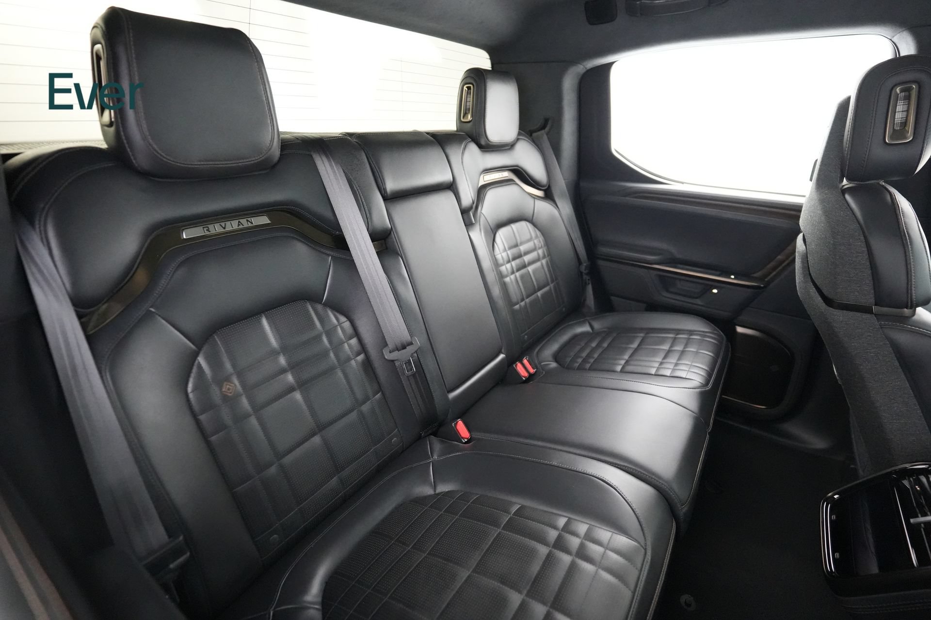 Used 2025 Rivian R1T Premium Tri AWD/4WD image 5