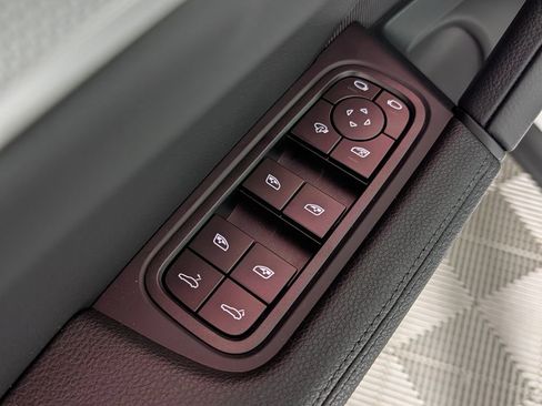 Certified 2025 Porsche Cayenne Coupe AWD/4WD image 27