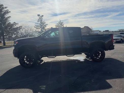 Used 2024 Chevrolet Silverado 1500 RST w/ Redline Edition AWD/4WD image 9