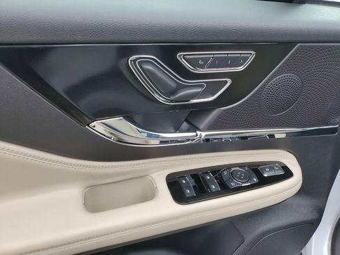 New 2026 Lincoln Corsair Premiere image 19