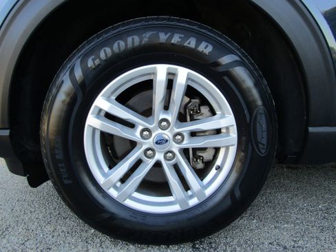 Used 2023 Ford Explorer XLT w/ Equipment Group 202A AWD/4WD image 9