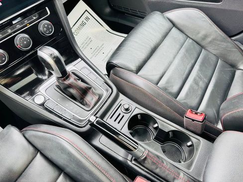 Used 2020 Volkswagen GTI SE image 21
