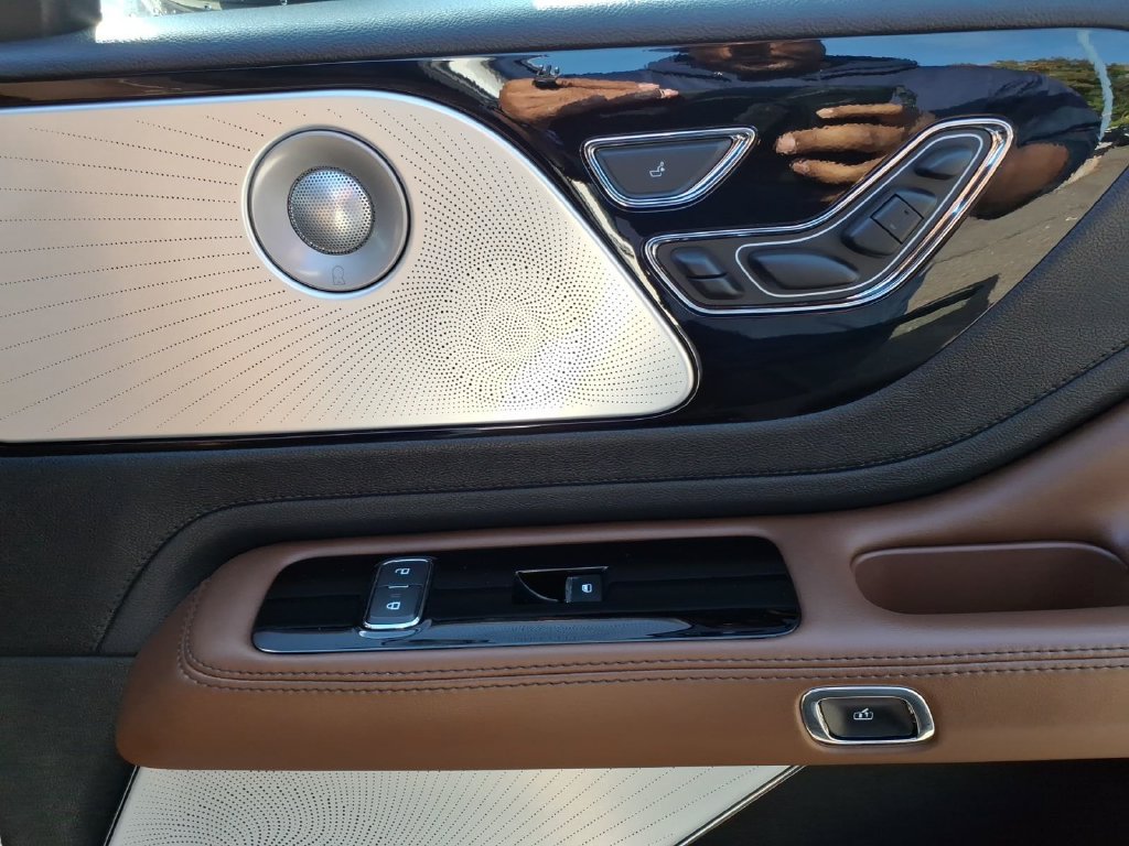 Used 2023 Lincoln Aviator Reserve w/ Equipment Group 201A AWD/4WD image 10