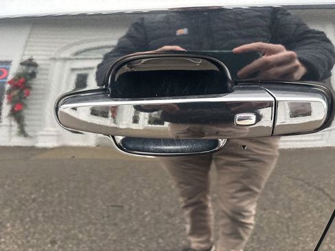 Certified 2023 GMC Acadia SLE w/ Driver Convenience Package image 16