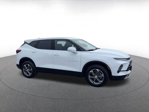 Used 2023 Chevrolet Blazer LT image 2