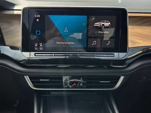 Used 2024 Volkswagen Atlas SE FWD image 15