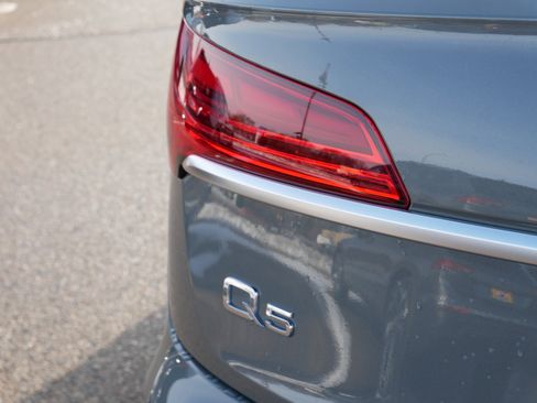 Used 2023 Audi Q5 e Premium w/ Convenience Package image 17